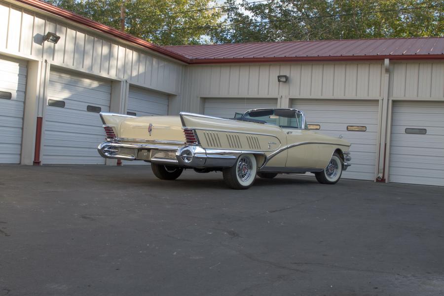  Buick Limited Convertible 1958 года  (фото 4 из 57)